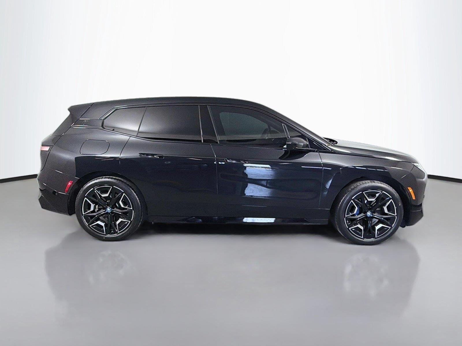 Used 2024 Black Sapphire Metallic BMW xDrive50 image 4
