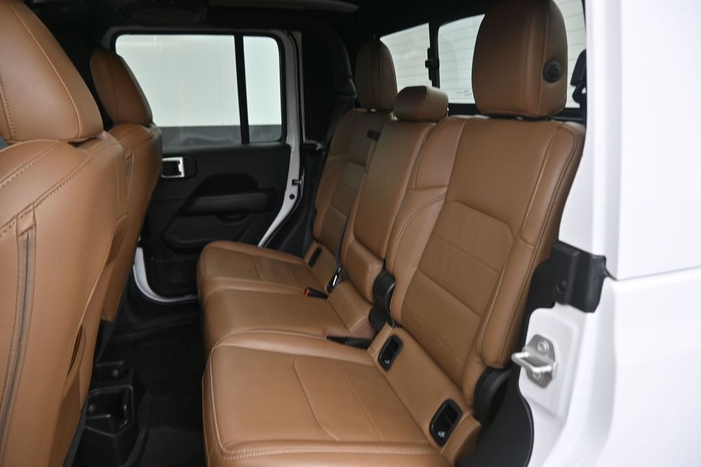 Used 2023 White Jeep Overland image 10