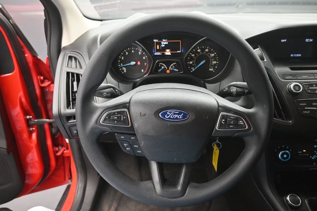 Used 2016 Red Ford SE image 6