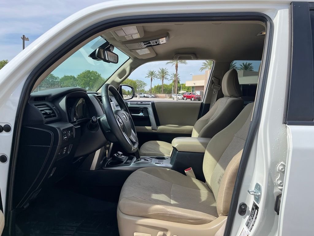 Used 2020 White Toyota SR5 image 11