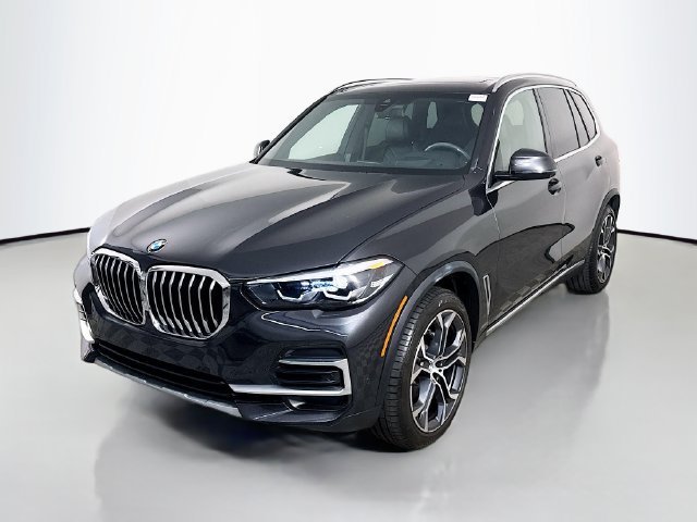 Used 2023 Dark Graphite Metallic BMW sDrive40i image 3