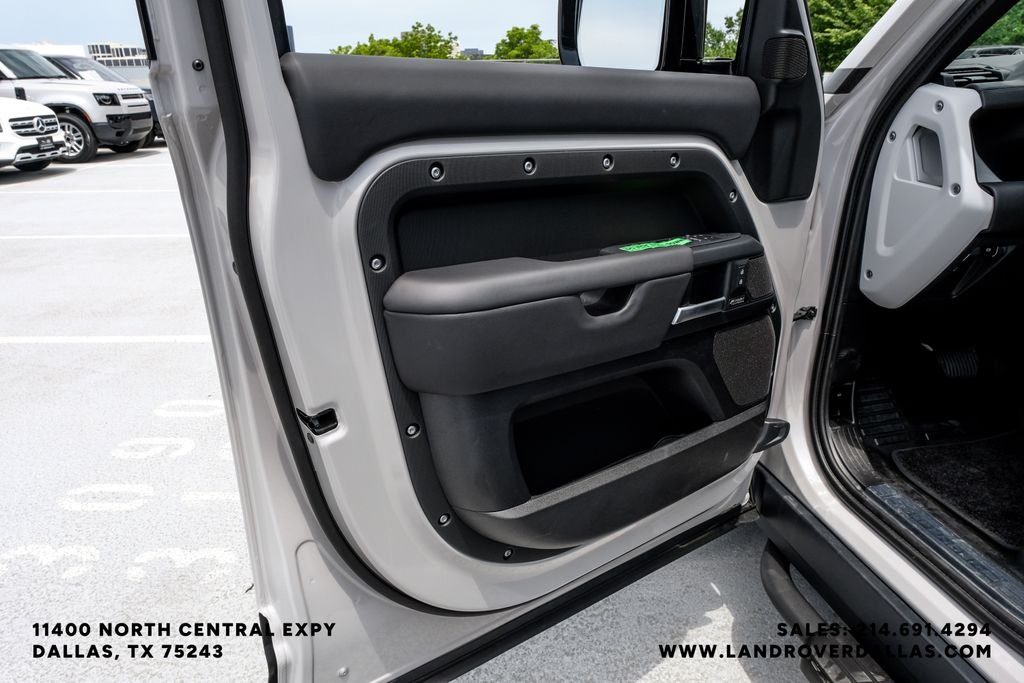 New 2026 Borasco Grey Metallic Land Rover X-Dynamic SE image 42