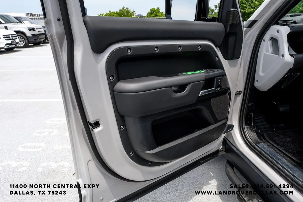 New 2026 Borasco Grey Metallic Land Rover X-Dynamic SE image 42