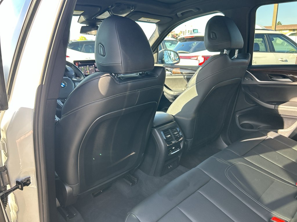 Used 2024 White BMW xDrive30i image 13
