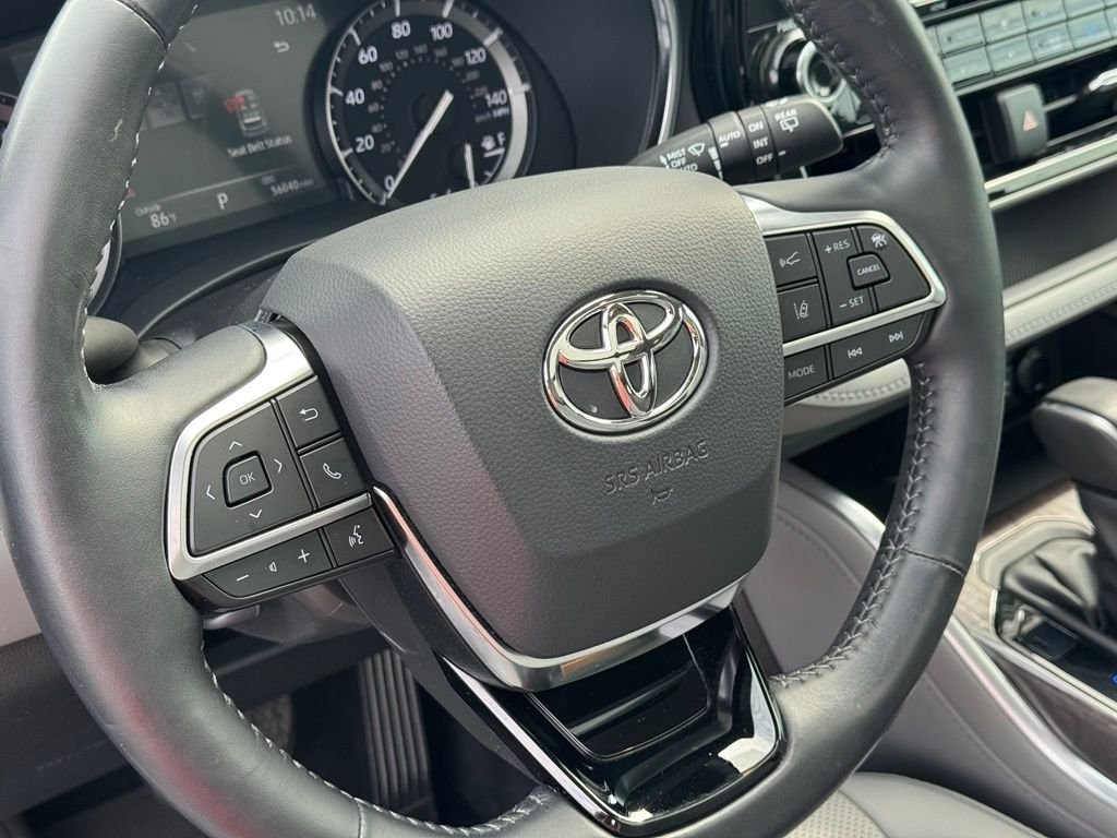 Used 2021  Toyota Platinum image 16