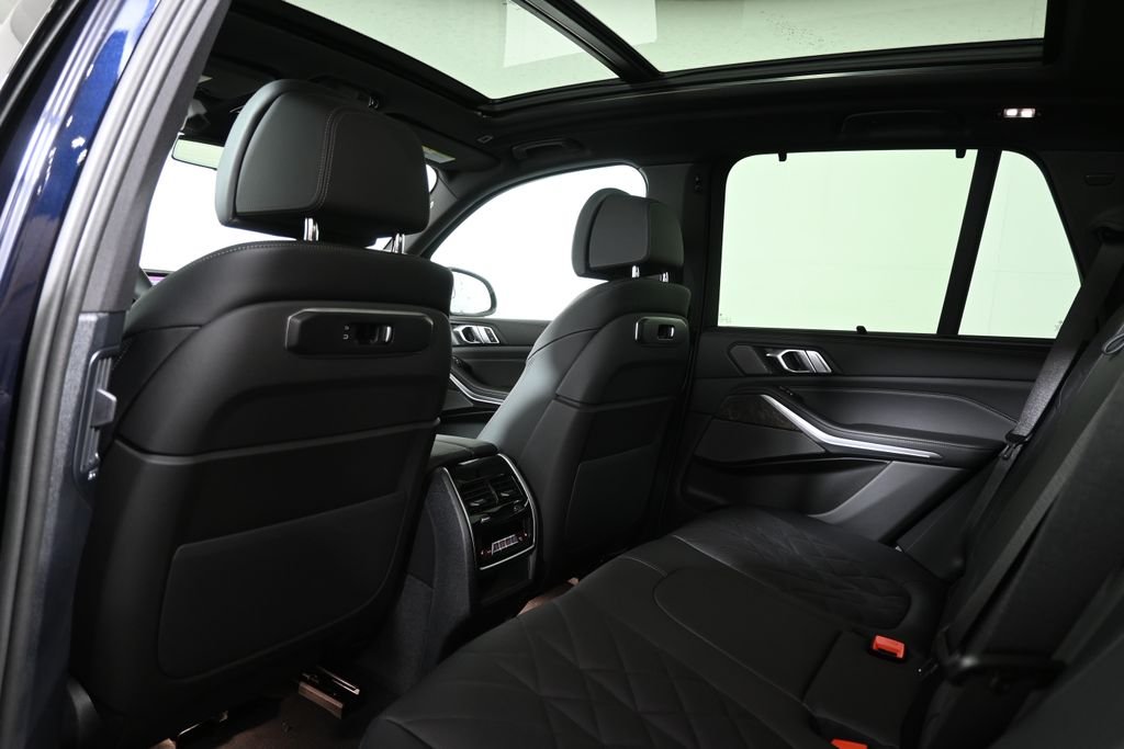 New 2026 Carbon Black Metallic BMW xDrive40i image 32