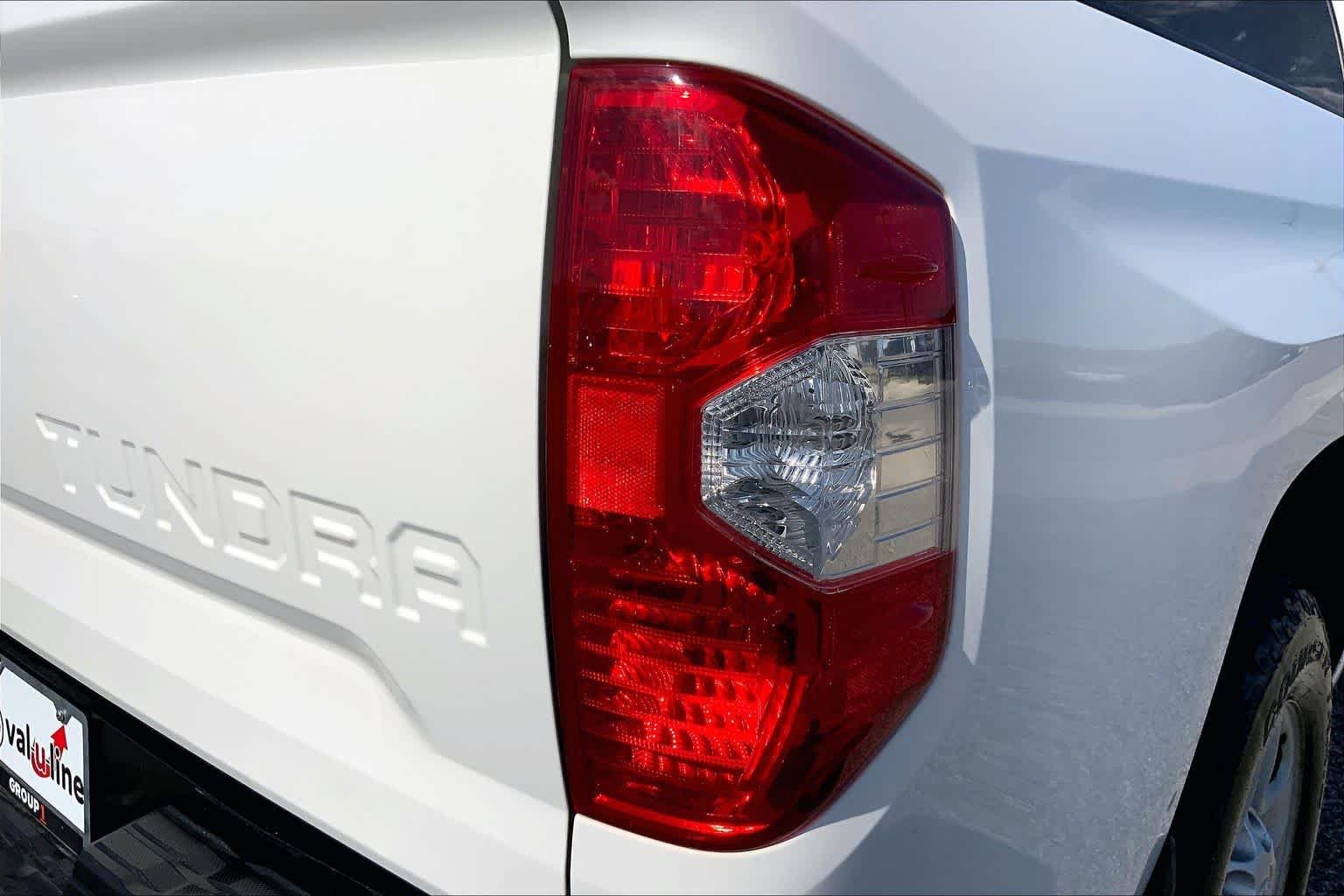 Used 2017 Super White Toyota SR5 image 9