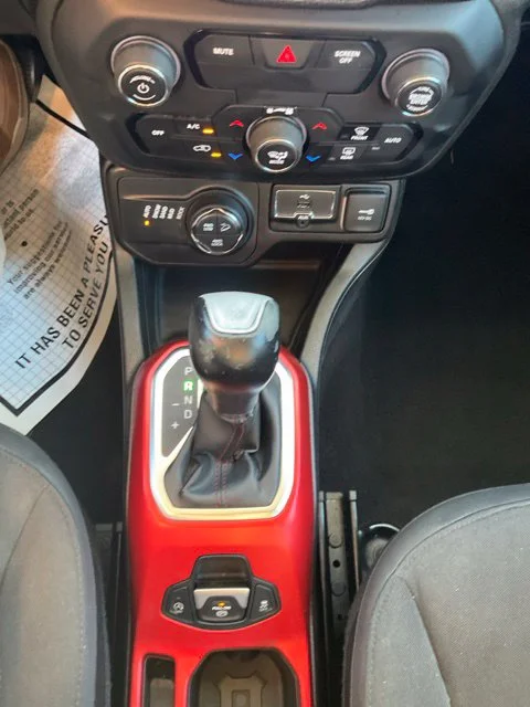 Used 2019 White Jeep Trailhawk image 19