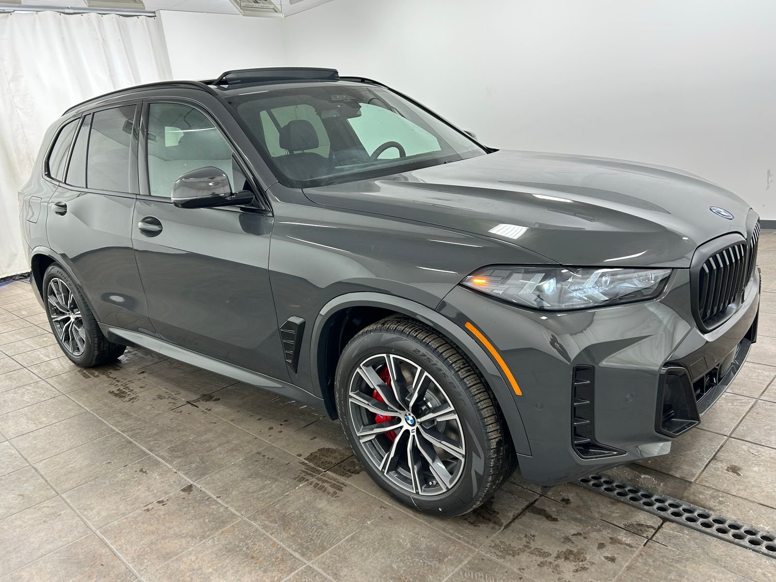 New 2026 Dravit Gray Metallic BMW xDrive50e image 6