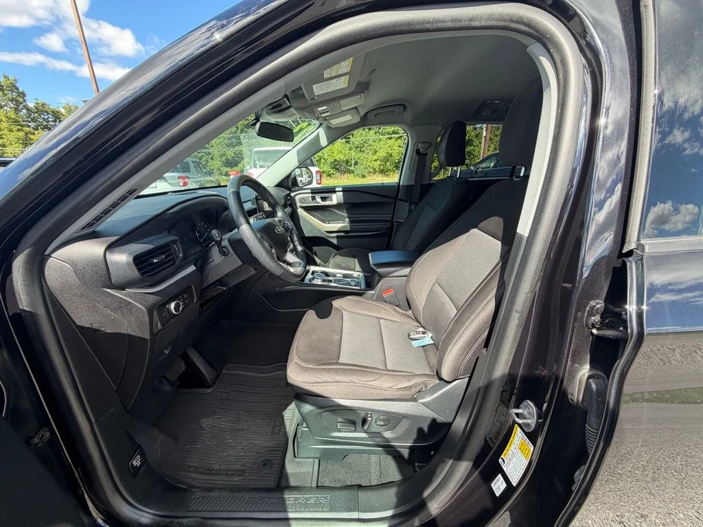 Used 2023 Black Ford XLT image 10