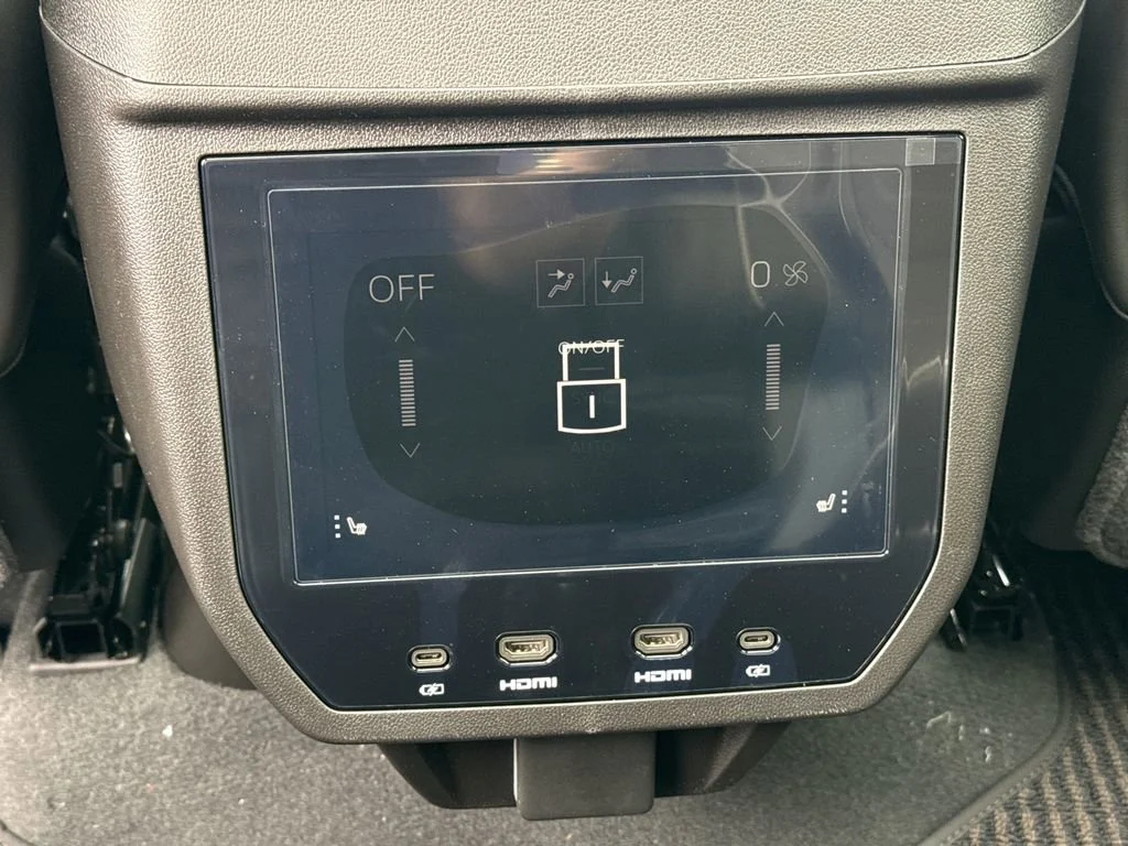 2026 GMC Yukon XL Denali Ultimate - Photo 32