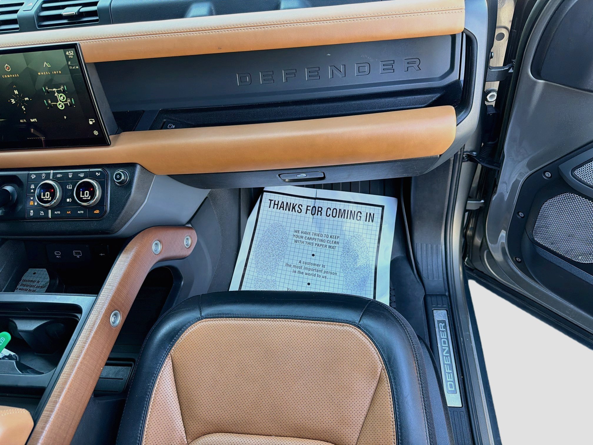 Used 2023 Silicon Silver Premium Metallic Land Rover X image 17