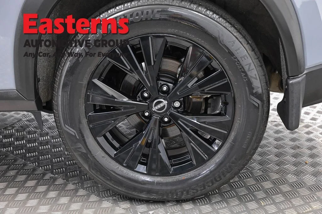 Used 2023 Gray Nissan SV image 31