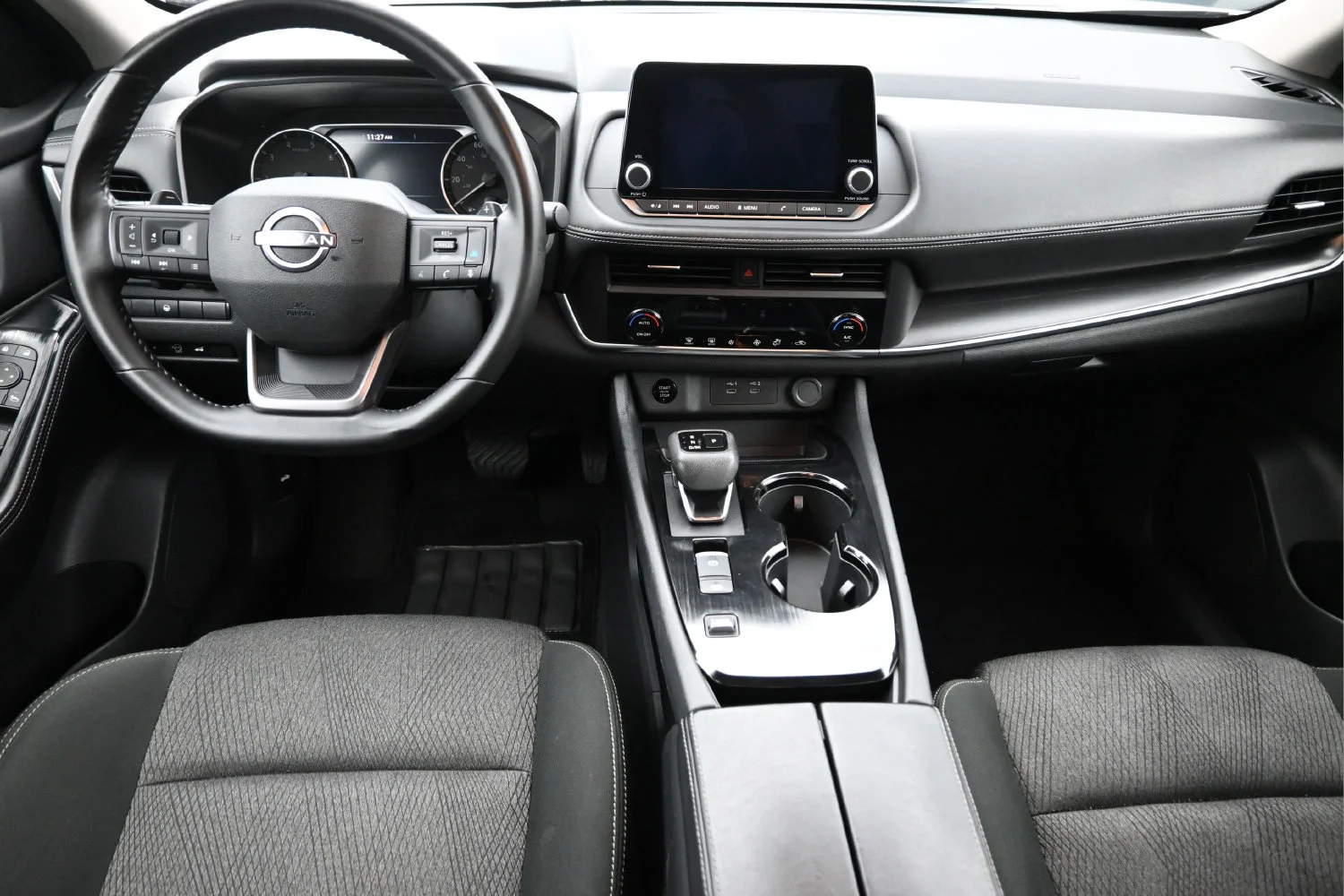 Used 2025 Silver Nissan SV image 9