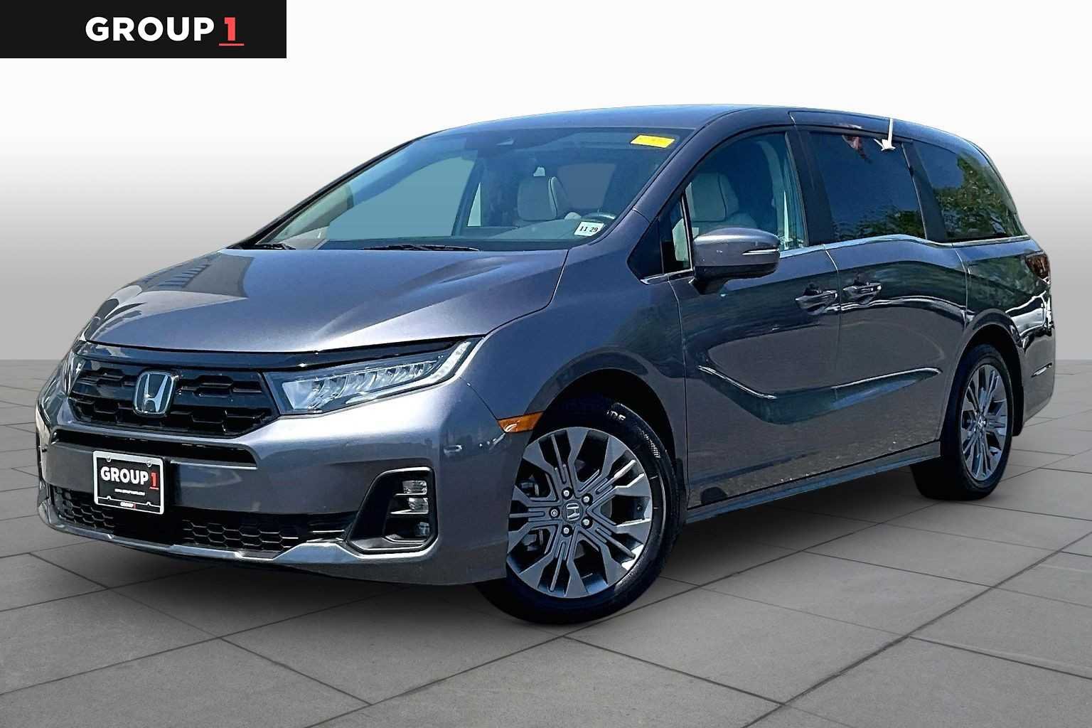 2025 Honda Odyssey Touring's photo