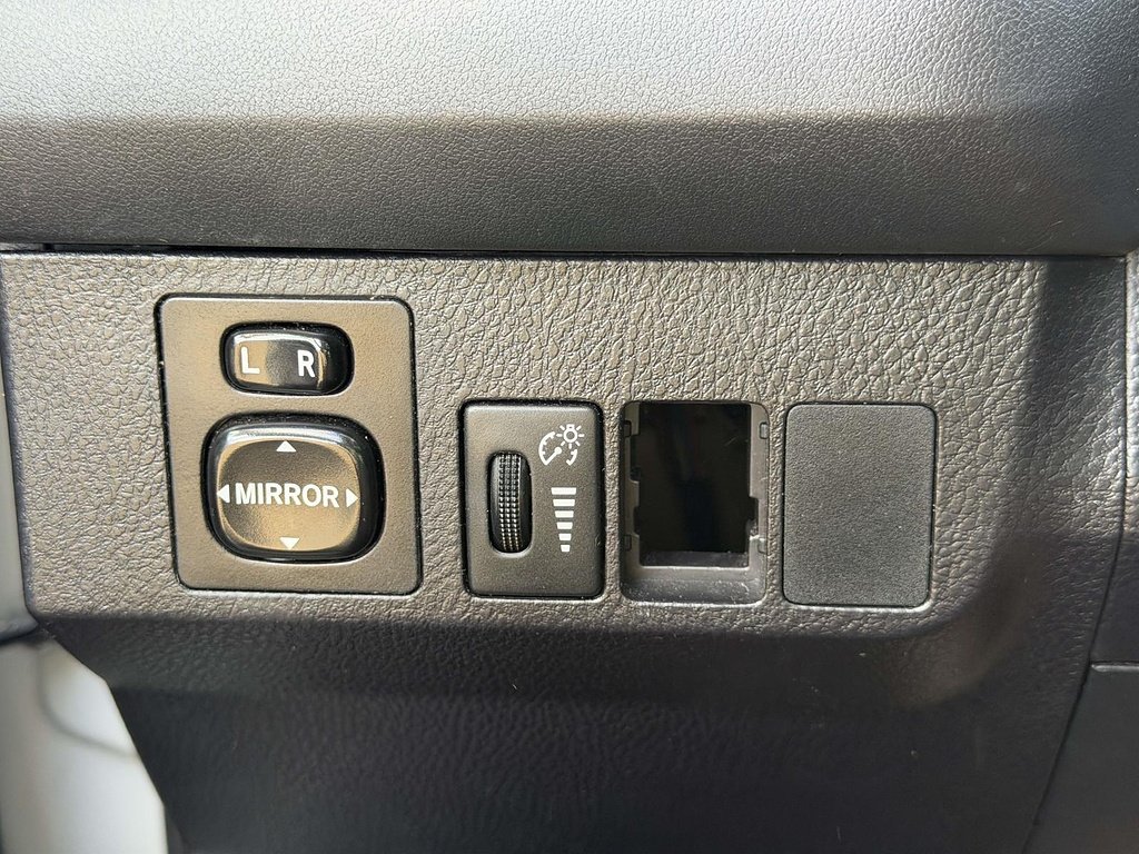 2016 Toyota RAV4 LE - Photo 17