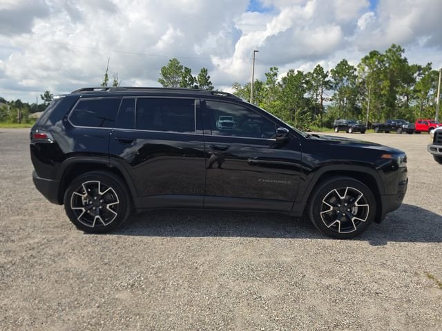 New 2026 Diamond Black Crystal Pearl-Coat Exterior Paint Jeep Limited image 3