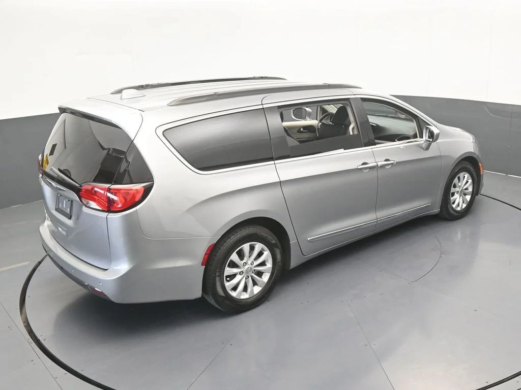 Used 2017 Billet Silver Metallic Clearcoat Chrysler Touring L image 51