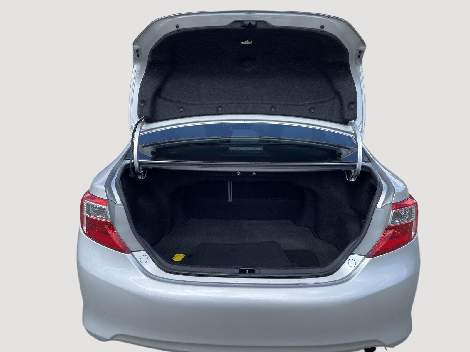 Used 2014 Classic Silver Metallic Toyota LE image 6