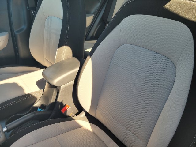 Used 2025 Black Hyundai SEL image 13