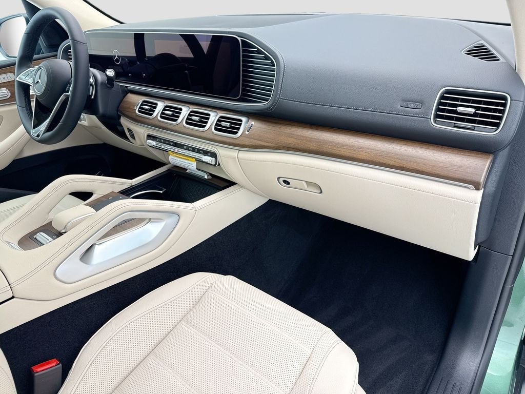 New 2026 MANUFAKTUR Ireland Mid Green Metallic Mercedes-Benz GLE 580 image 16