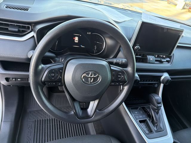 2025 Toyota RAV4 LE - Photo 15