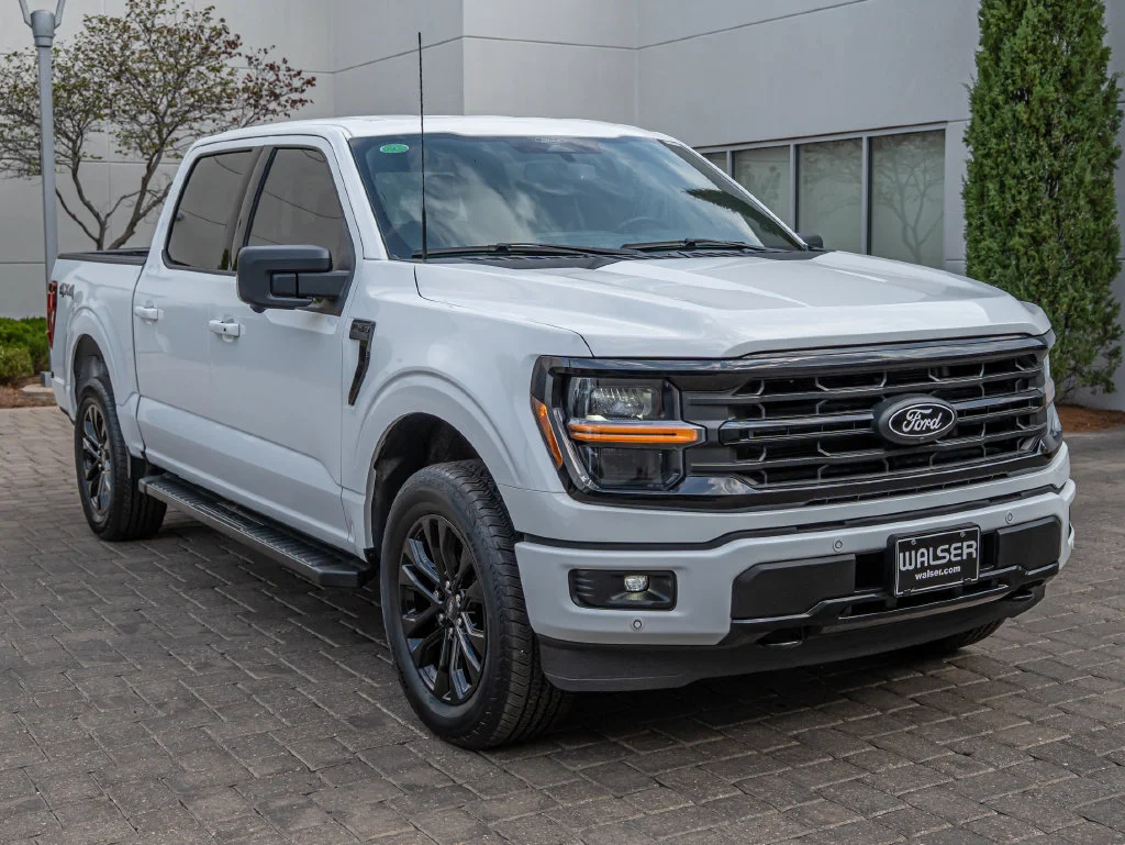 Used 2024 Oxford White Ford XLT image 10
