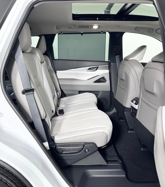Certified Used 2026 White INFINITI LUXE image 26