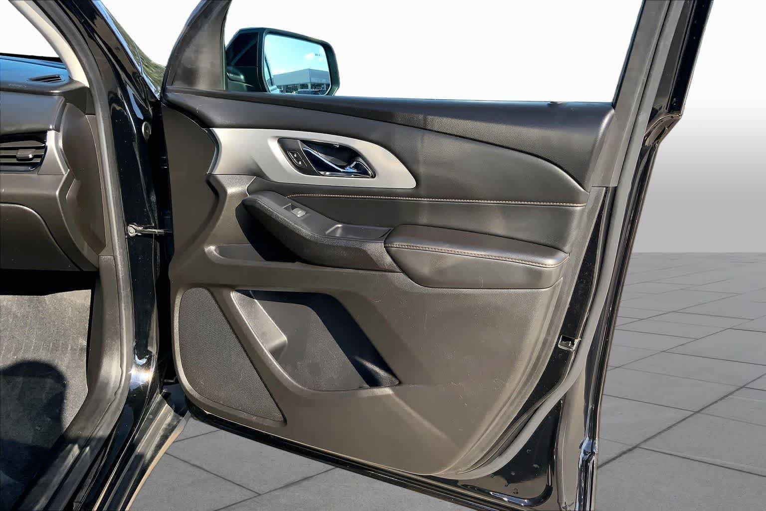 Used 2021 Mosaic Black Metallic Chevrolet LT Cloth image 22