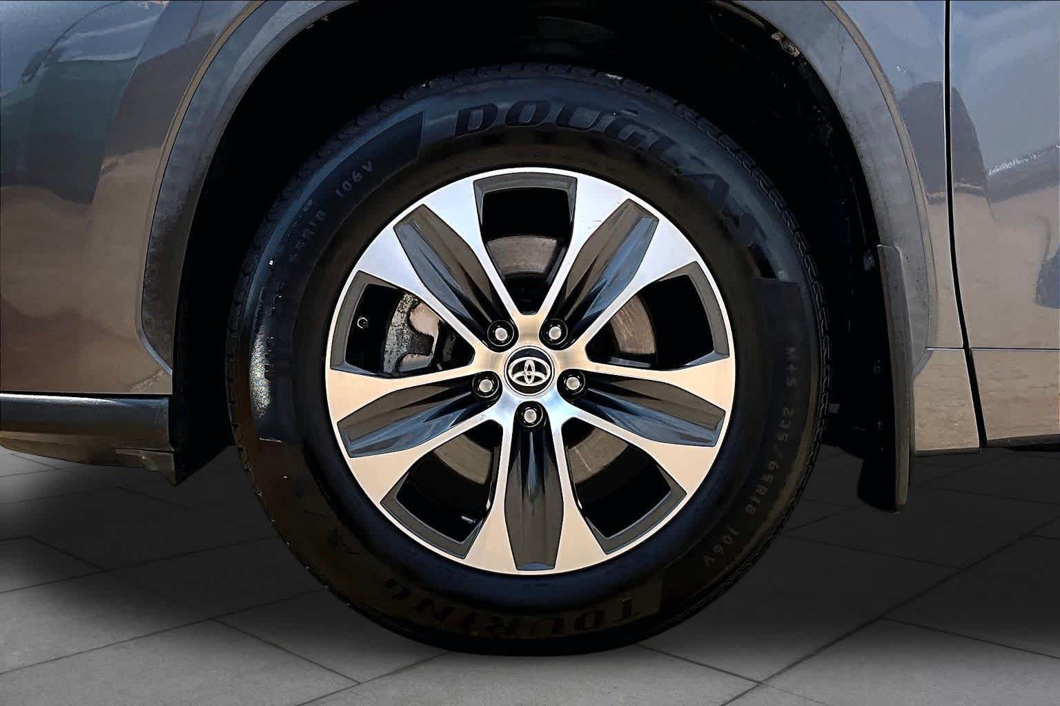 Used 2021 Magnetic Gray Metallic Toyota XLE image 11