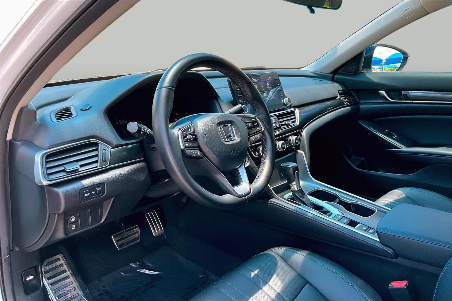 Used 2022 Platinum White Pearl Honda Sport SE image 18