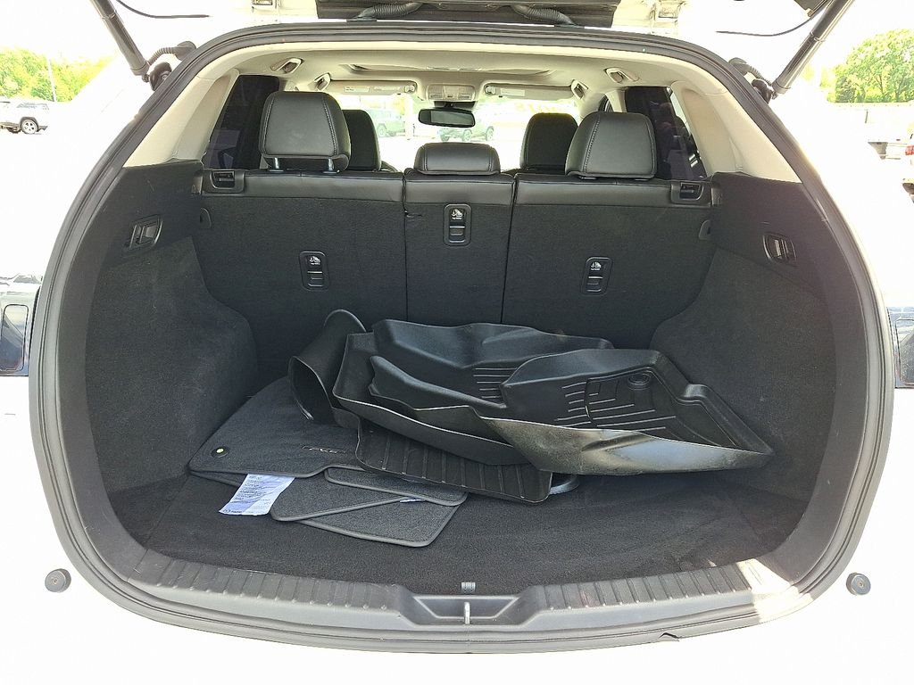 Used 2018 White Mazda Touring image 29