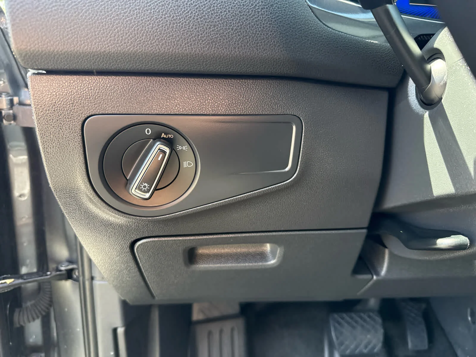 Used 2024 Platinum Gray Metallic Volkswagen SE image 18