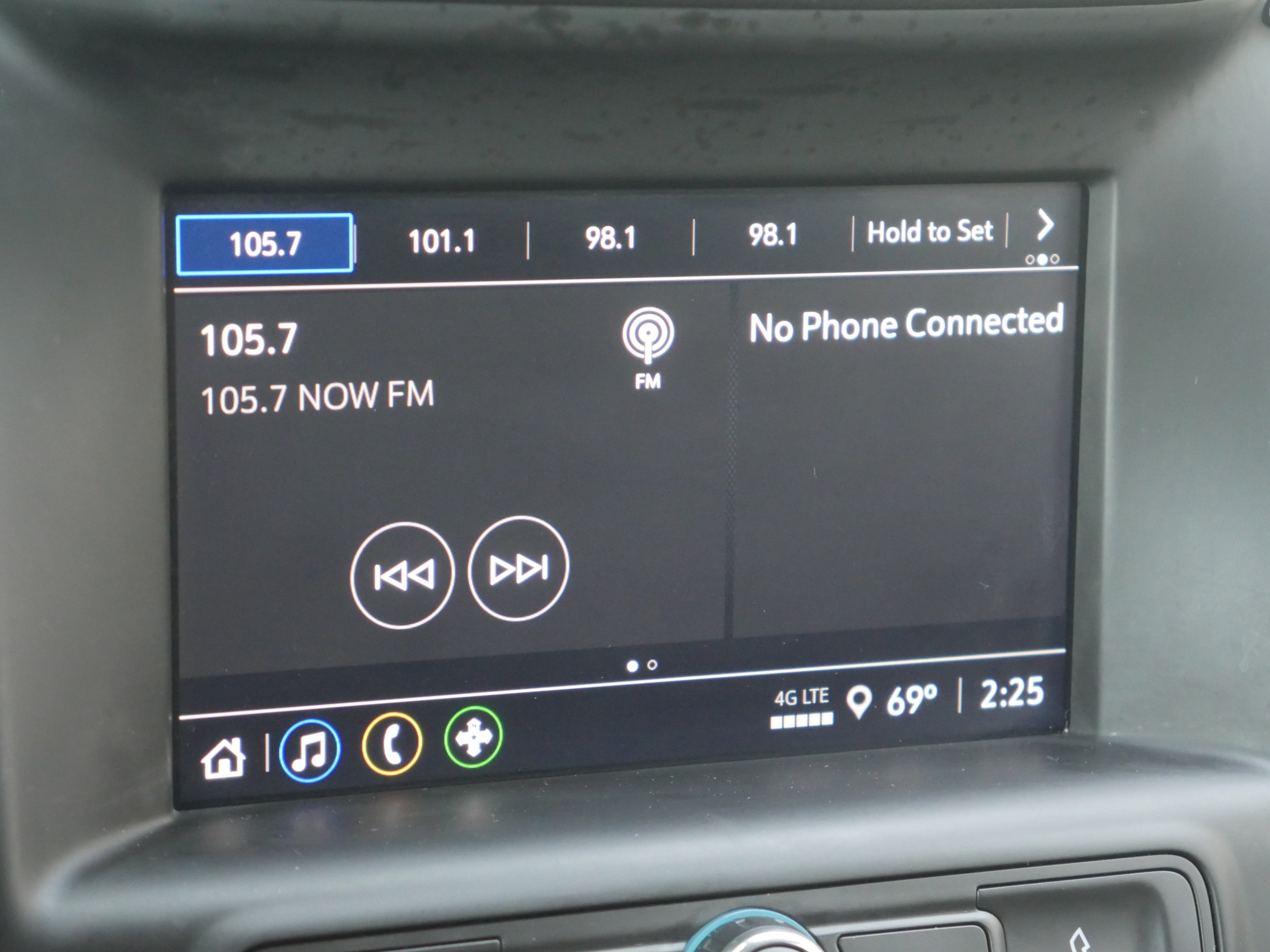 Used 2024 Summit White GMC SLE image 11