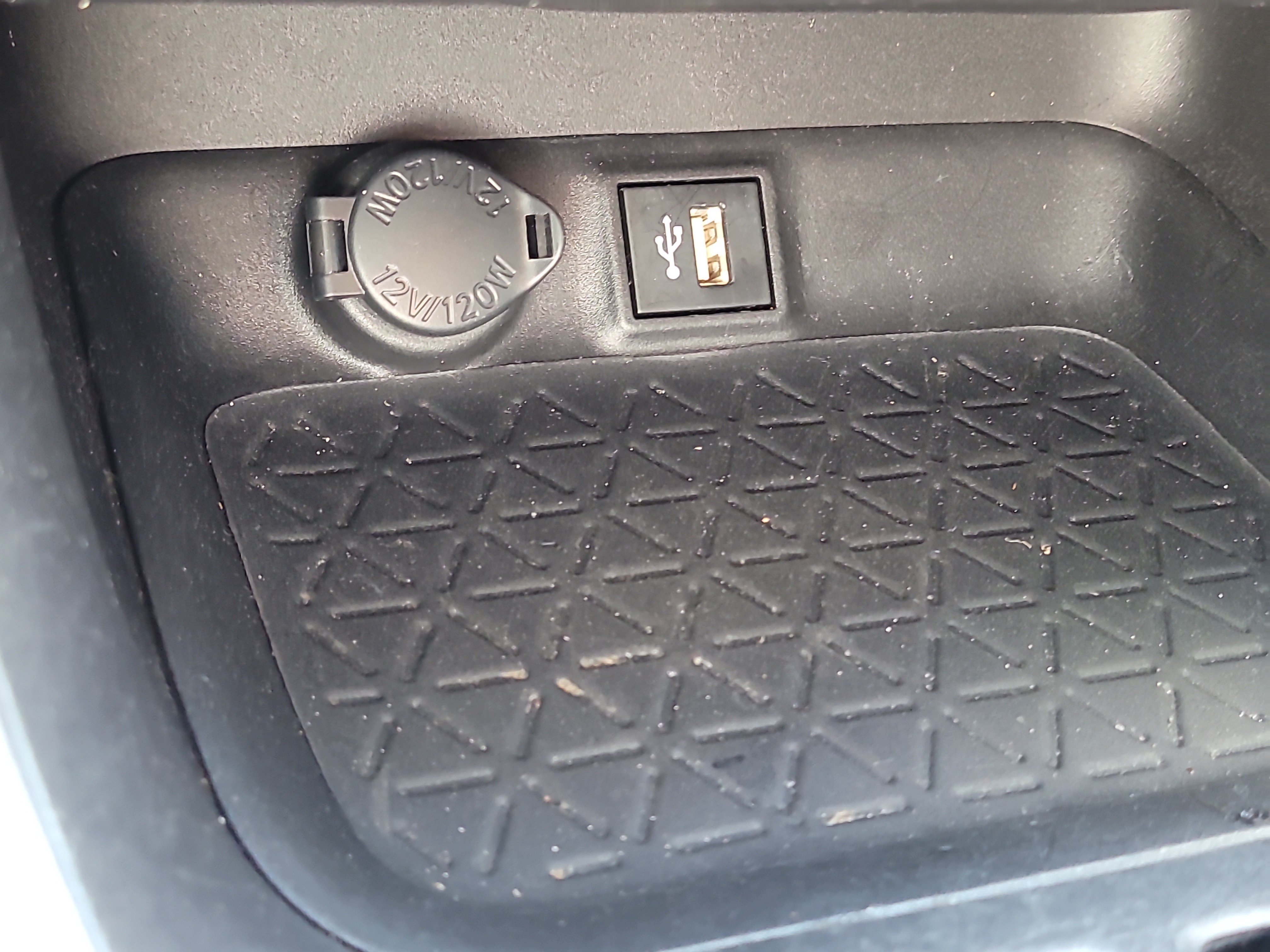 Used 2024 Magnetic Gray Metallic Toyota XLE Premium image 27