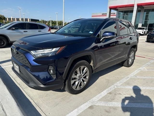 Used 2025  Toyota XLE Premium image 2