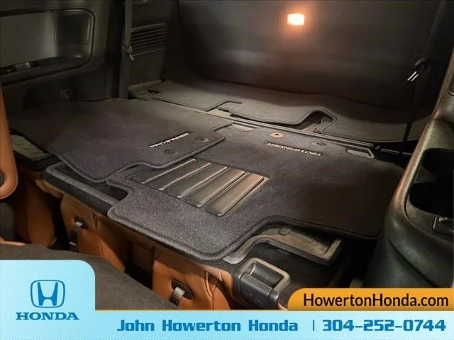 Used 2023 Gray Nissan Platinum image 15