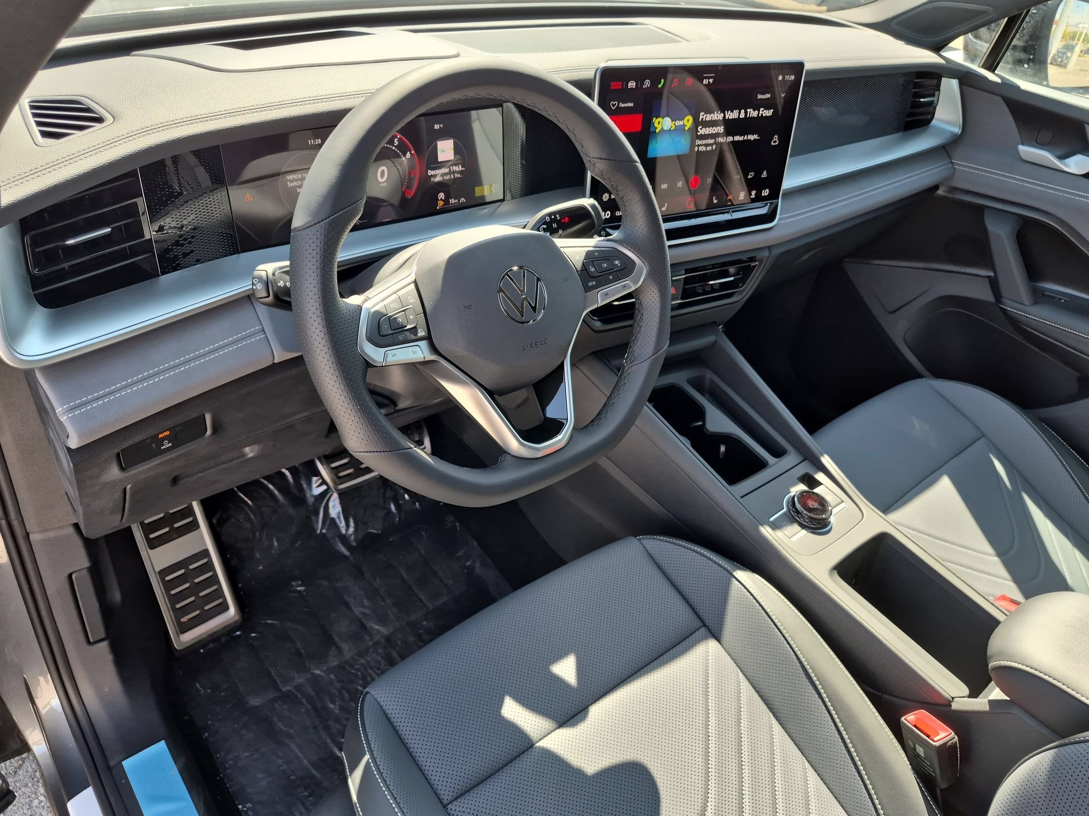New 2026 Platinum Gray Metallic Volkswagen SE R-Line Black image 10