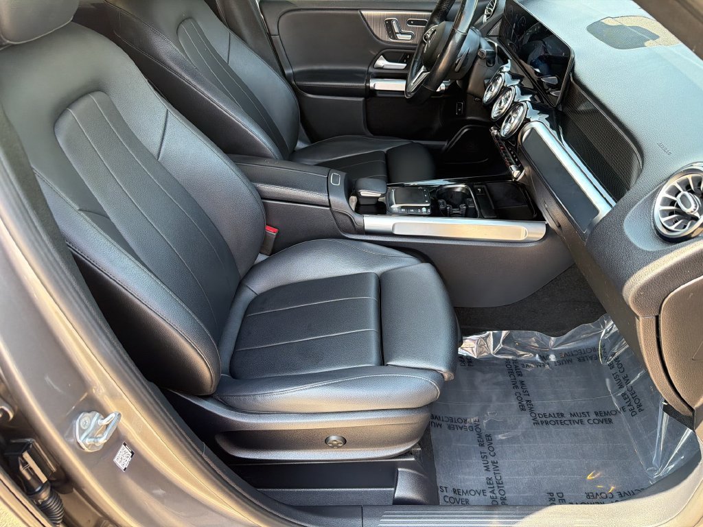 Used 2021 Silver Mercedes-Benz GLB 250 image 37