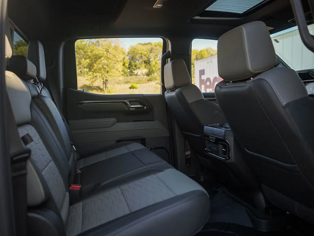 2026 Chevrolet Silverado 1500 ZR2 - Photo 10