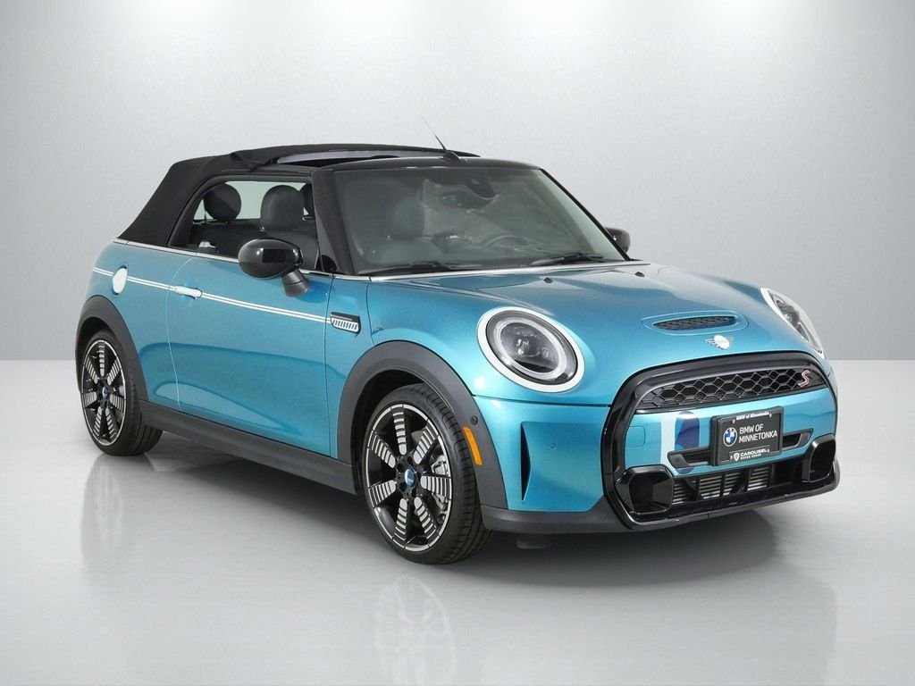 Used 2024  MINI Iconic image 8