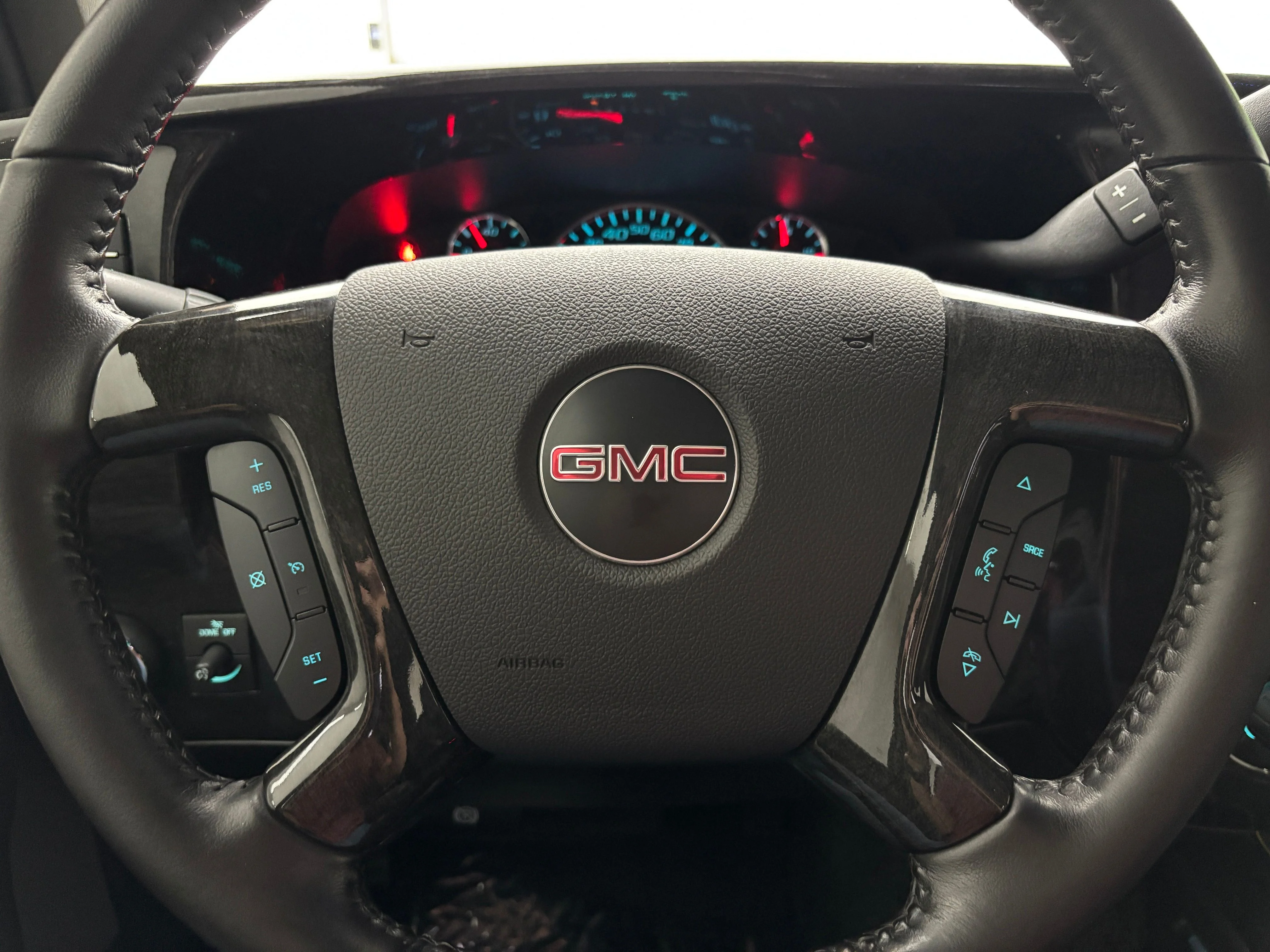 Used 2020 Onyx Black GMC Explorer Limited SE image 29