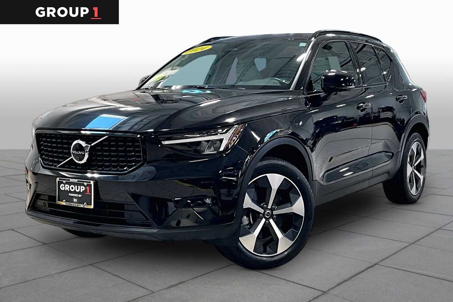 2024 Volvo XC40 Plus Dark Theme