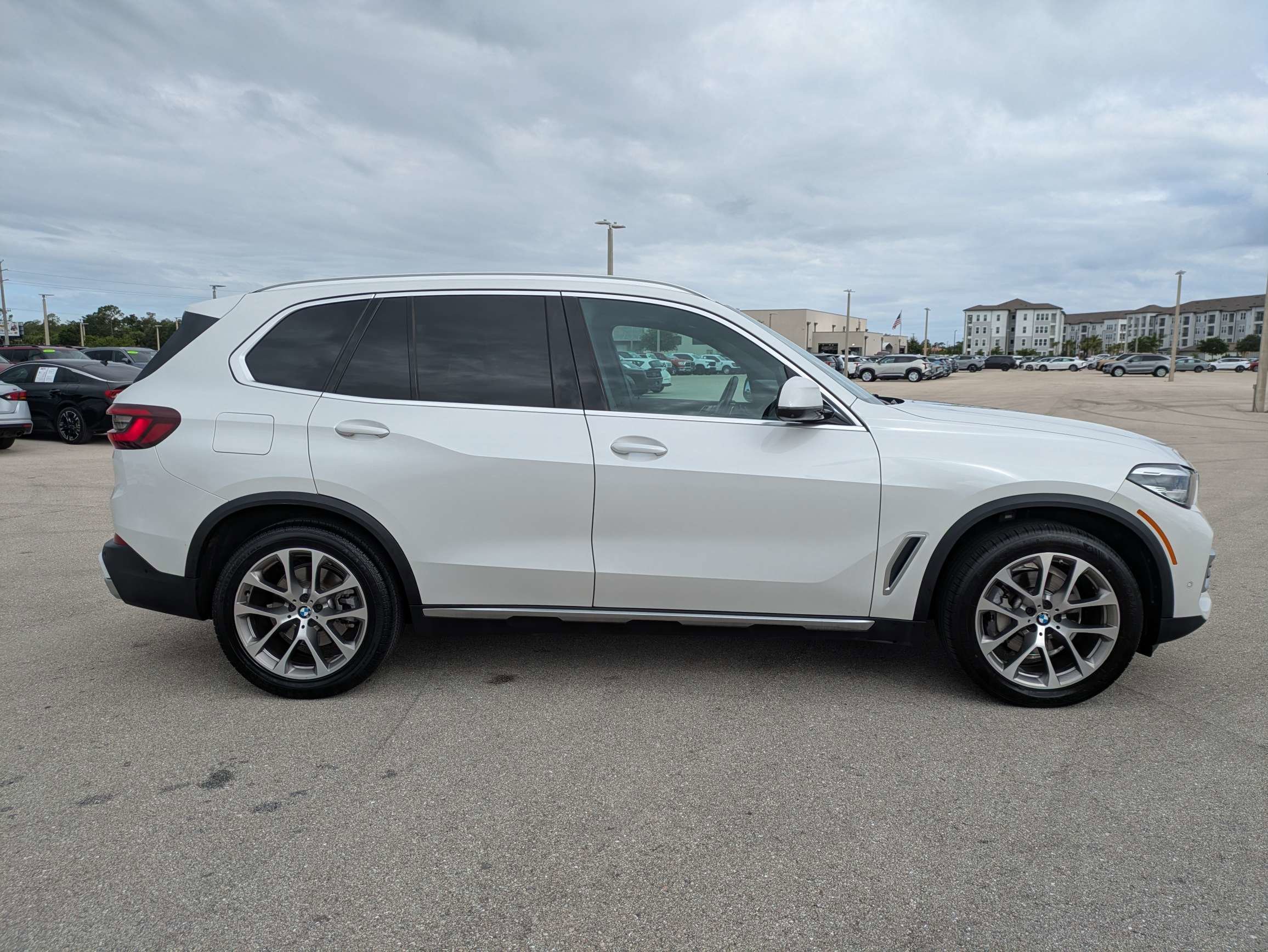 Used 2023 Mineral White Metallic BMW xDrive40i image 4
