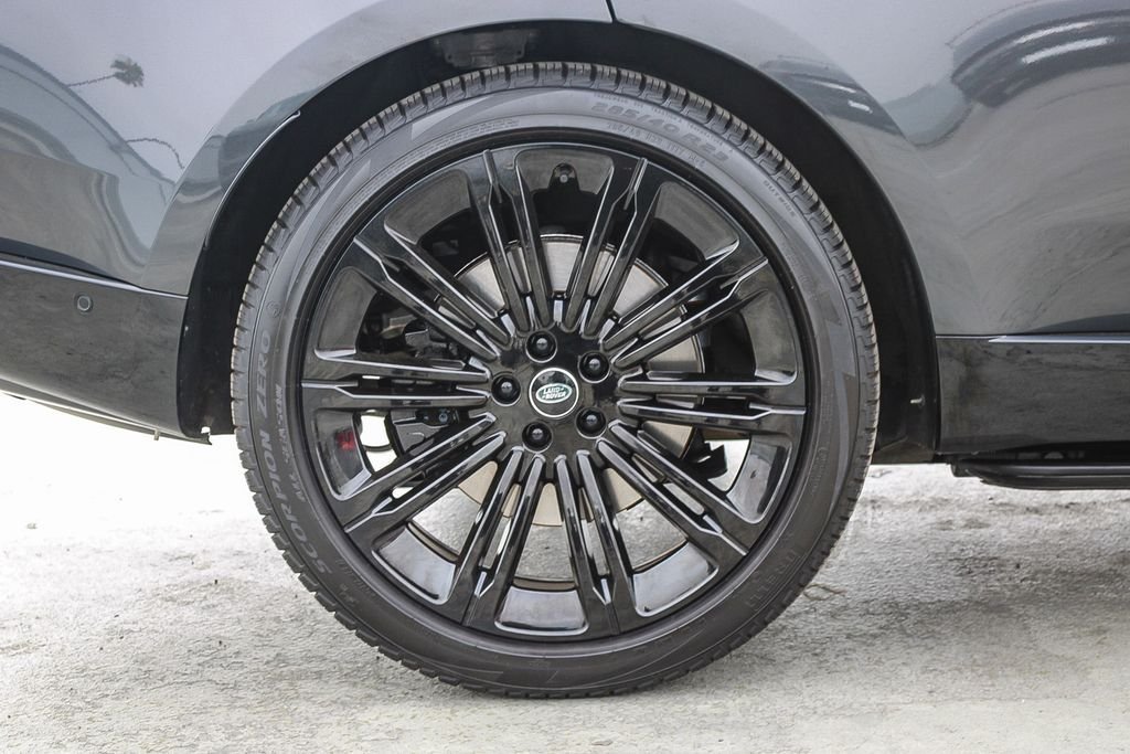Used 2024 Carpathian Gray Premium Metallic Land Rover Autobiography image 12