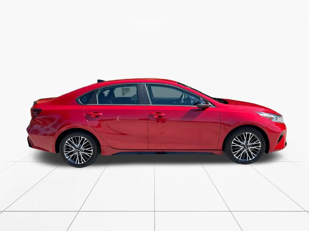 Used 2024 Currant Red Kia GT-Line image 9