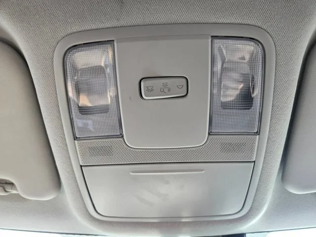 Used 2023 White Kia S image 23