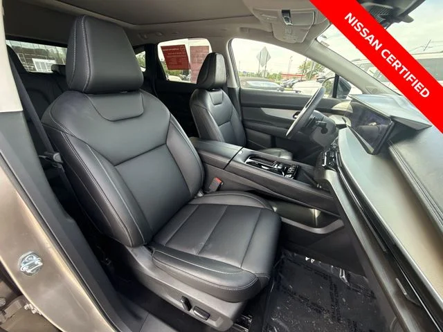 Used 2025 Gold Nissan SL image 24