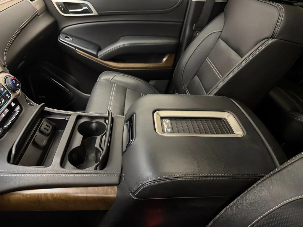 Used 2019 White Frost Tricoat GMC Denali image 17