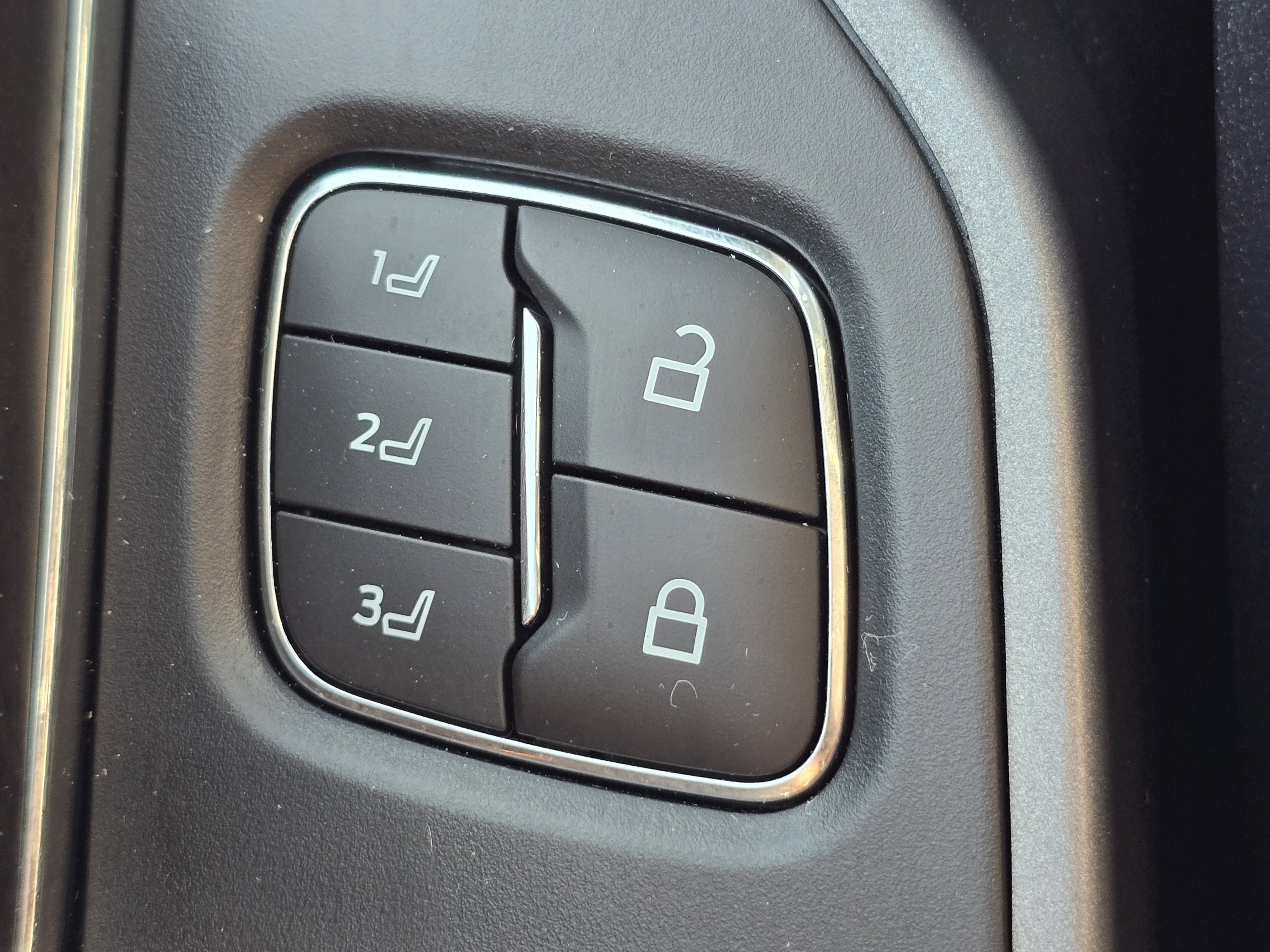 Used 2025 Oxford White Ford Lariat image 18